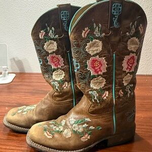 Macie Bean never promised you a rose garden girls cowgirl boots size 2